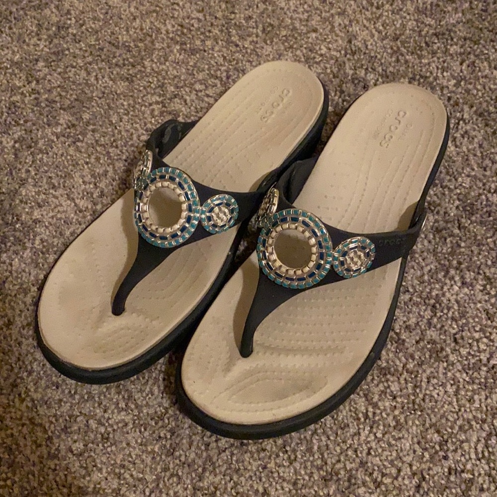 CROCS FLIP FLOPS